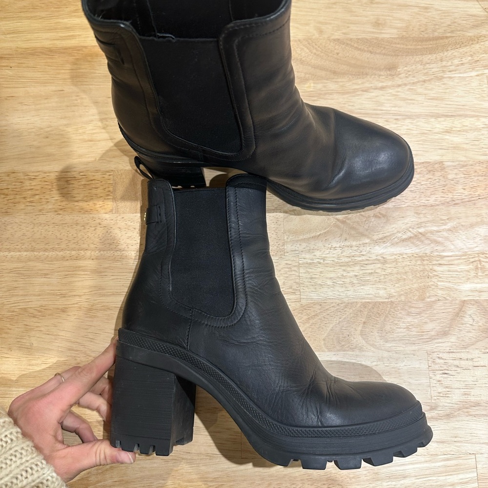 Veronica Beard ankle booties lug heel